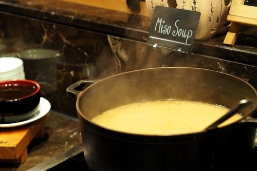 お鍋で温かいスープ